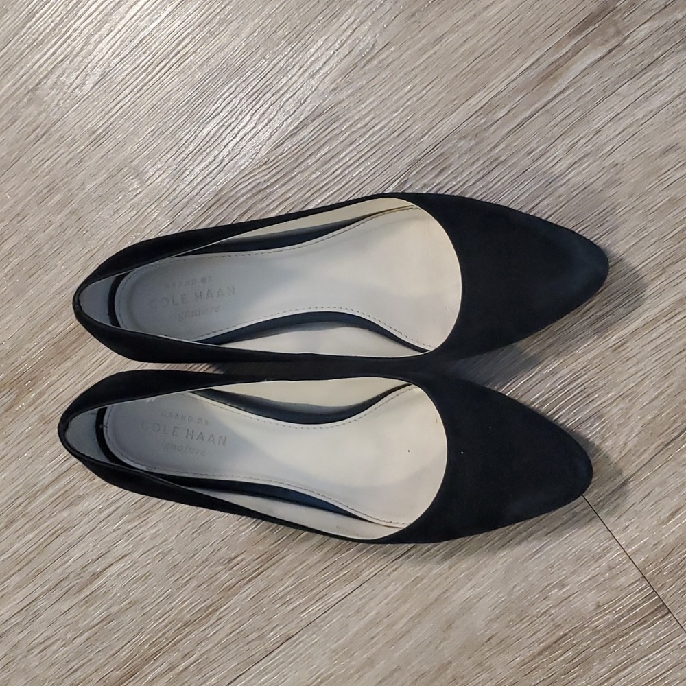 Suede block pump